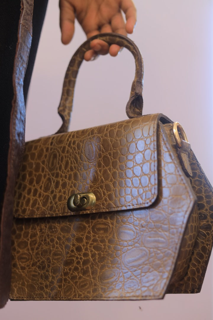 Crocodile Leather pattern Handbag – Premium Quality, Timeless Design with Secure Closure